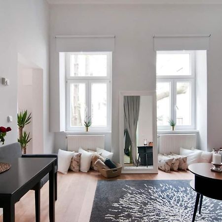 ⍟Luxurious And Bright⍟ 5 Min Walk To City Center Lägenhet Wien Exteriör bild