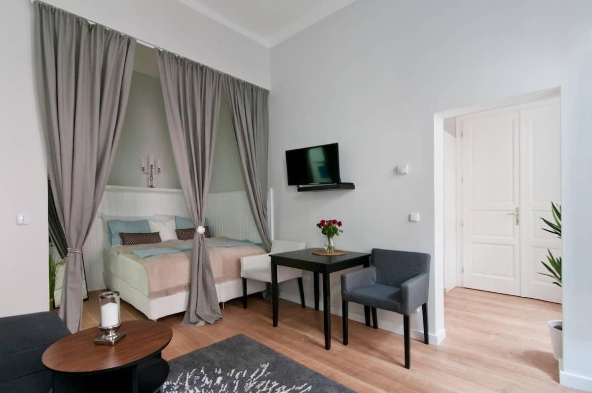 ⍟Luxurious And Bright⍟ 5 Min Walk To City Center Lägenhet Wien Exteriör bild